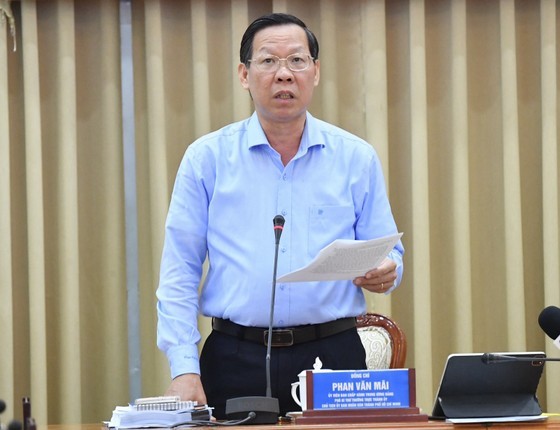 Chairman of the People's Committee of Ho Chi Minh City Phan Van Mai speaks at the conference (Photo: SGGP)