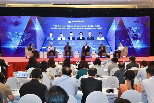 A panel discussion at the forum on new approaches for Pharma-Healthcare Development in Vietnam in Hanoi on July 20. — Photo baodautu.vn