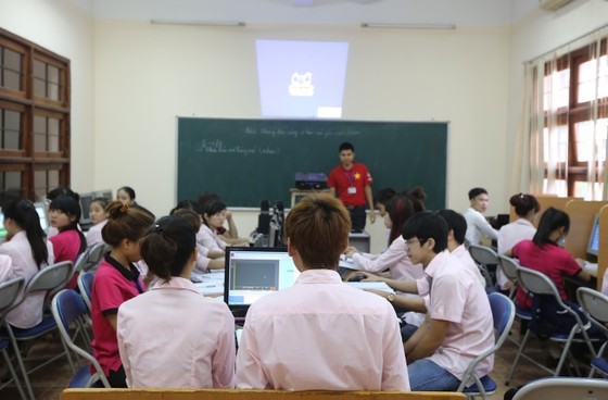 HCMC grants loans to more students