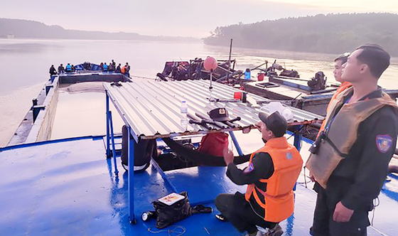 Illegal sand miners still work despite authorities’ efforts to crack down