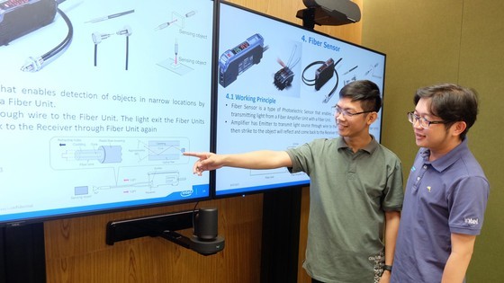 Technician Vo Duy Phuong in the Technical Repair Department of Intel Products Vietnam Company