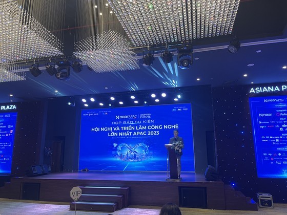 At the press conference about the event At the press conference about the event