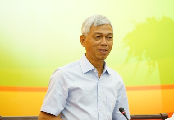 Vice Chairman of the municipal People's Committee Vo Van Hoan at the conference