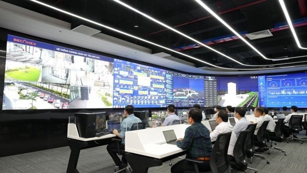 At the cyber security center in the Vietnam-Singapore Innovation center (Photo: nhandan.vn)