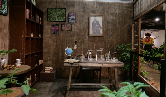The space recreates the laboratory and work of Dr. A. Yersin on top of Hon Ba - Khanh Hoa. He was the one who experimentally planted coffee trees in the Central Highlands provinces