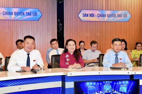 Chairwoman of the People's Council of Ho Chi Minh City Nguyen Thi Le (C) attends the program