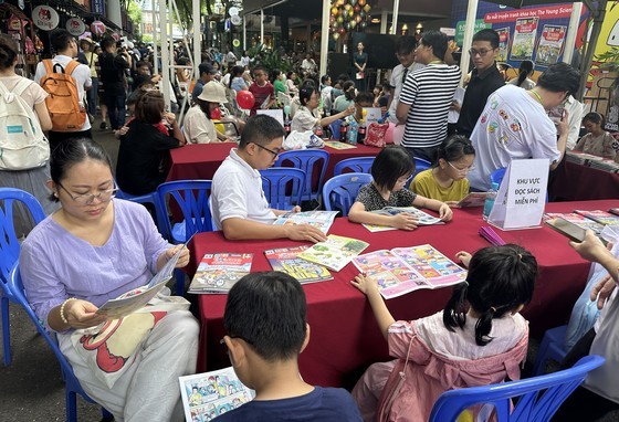 Parents and children are reading The Young Scientists