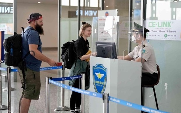The period between January and September saw airports across the country welcoming 89 million passengers, including 23.7 million foreigners, up 20 percent and 266.8 percent year-on-year, respectively. (Photo: VNA)