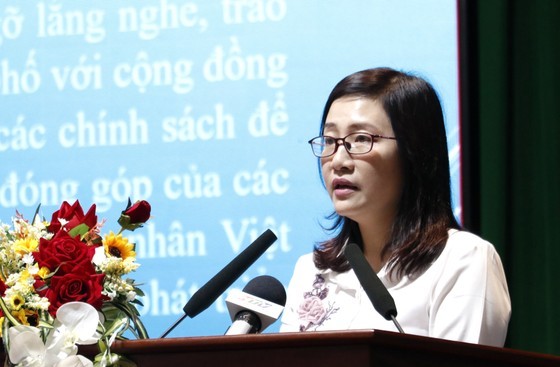 Vice chairwoman of the Ho Chi Minh City Committee for Overseas Vietnamese Affairs Dinh Thi Phuong Thao speaks at the event. (Photo: VNA)
