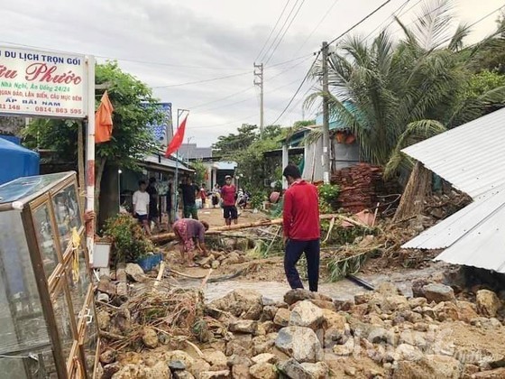 24 households in the two hamlets of Bai Nam and Bai Chuong suffer damage 24 households in the two hamlets of Bai Nam and Bai Chuong suffer damage