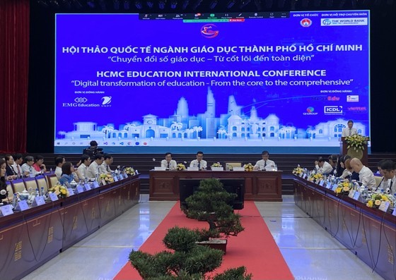 A meeting on the education sector's digital transformation