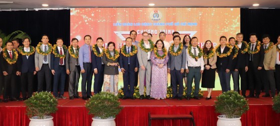 23 good business owners at the ceremony