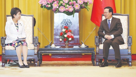 President Vo Van Thuong receives Japanese Minister of Foreign Affairs Kamikawa Yoko in Hanoi on October 10. (Photo: SGGP)