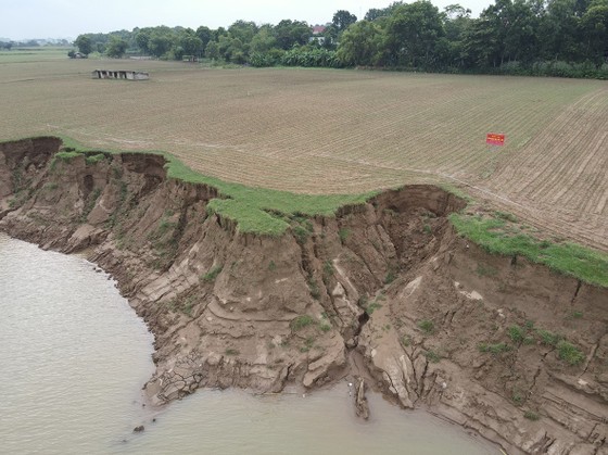 Torrential rains trigger serious landslides sparking fears amongst residents ảnh 1