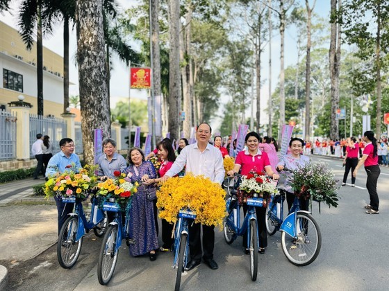 A bike march is organized with the participation of HCMC leaders and members of women's unions in districts A bike march is organized with the participation of HCMC leaders and members of women's unions in districts