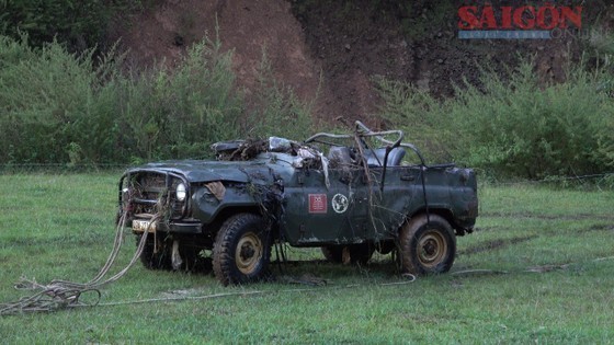 The jeep vehicle carries out four Korean tourists The jeep vehicle carries out four Korean tourists
