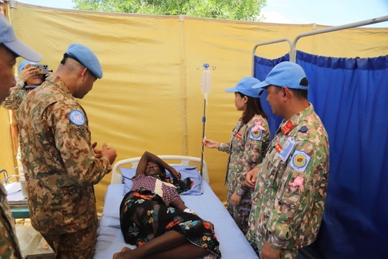 Vietnamese medical workers give free medical examinations to locals in Abyei ảnh 3