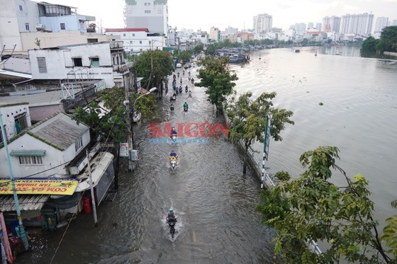 Roads in HCMC are submerged