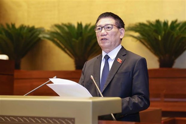 Authorised by the Prime Minister, Minister of Finance Ho Duc Phoc submits the draft resolution on the imposition of top-up corporate income tax under the GloBE rules on November 10. (Photo: VNA)