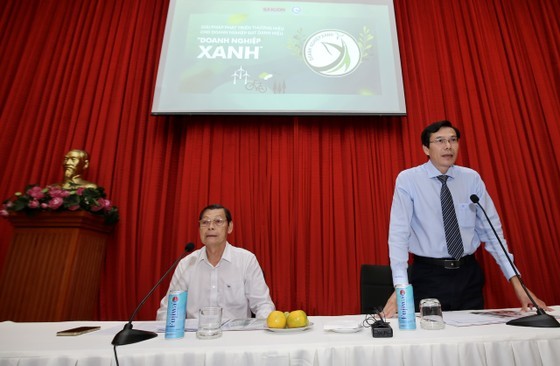 Mr. Pham Van Truong, Deputy Editor-in-Chief of SGGP Newspaper, speaks at the event.