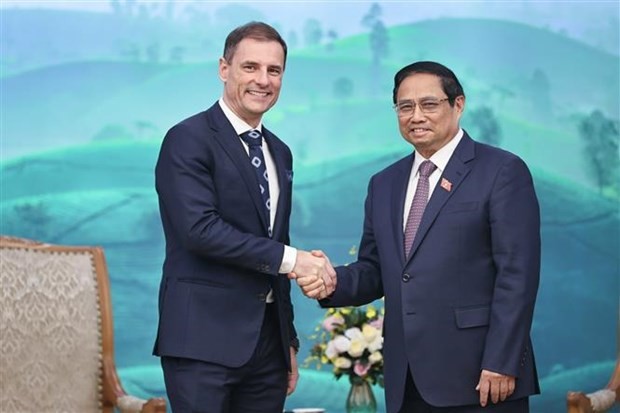 Prime Minister Pham Minh Chinh (R) and Hungarian Minister of Justice Bence Tuzson. (Photo: VNA)