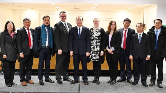 Vietnamese delegation and Helsinki leaders