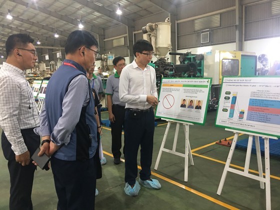 Samsung Vietnam experts help improve production processes at Viet Nhat Company