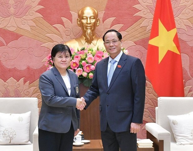 vna-potal-pho-chu-tich-quoc-hoi-tran-quang-phuong-tiep-hieu-truong-truong-dai-hoc-hoang-gia-rajabhat-udon-thani-7135849-6702.jpg