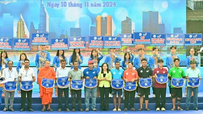 trao gia ghe ngo.webp