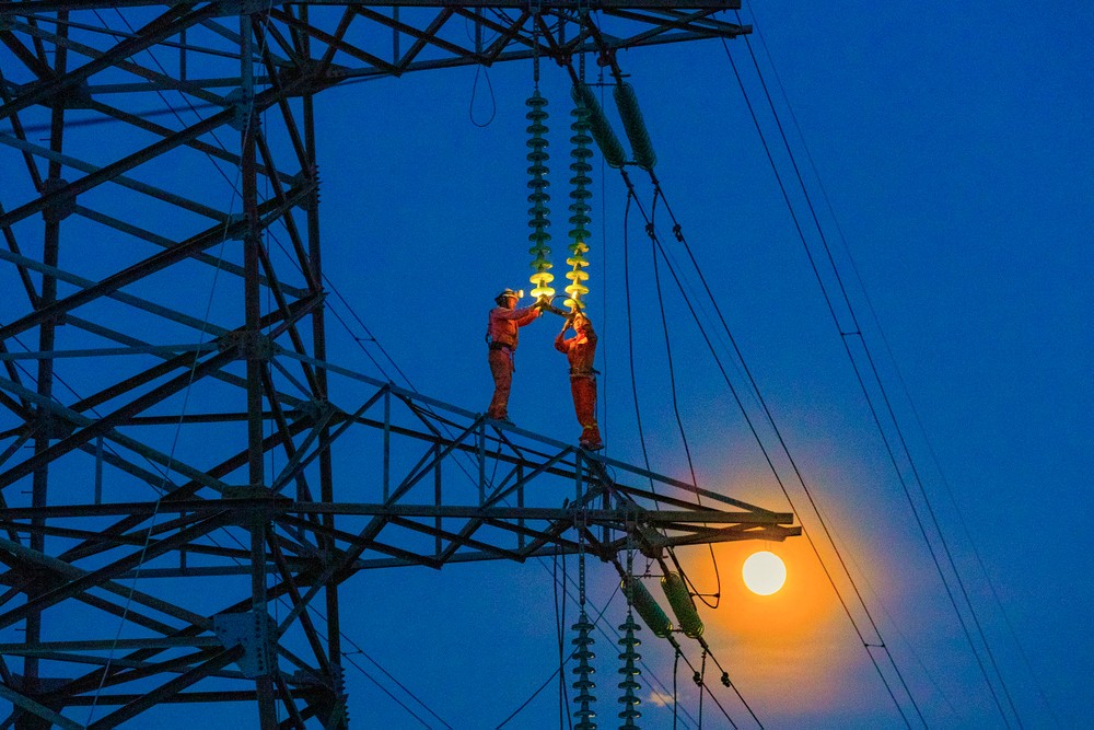 PSA Anh4-cong-hien-thap-sang-niem-tin-sau-bao-yagi-7378.jpg