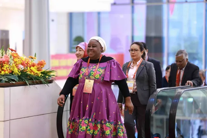 Delegates arrive to attend the opening session of the 14th National Congress of the Communist Party of Vietnam on the morning of January 20. (Photo: VNA)