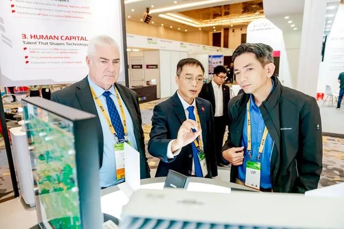 Viettel introduces its chip products at the Semiconductor Industry Exhibition (SEMIExpo Vietnam 2025), held in Hanoi in November 2025.