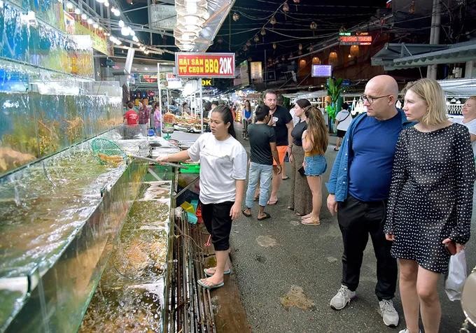 cho dem phu quoc.jpg