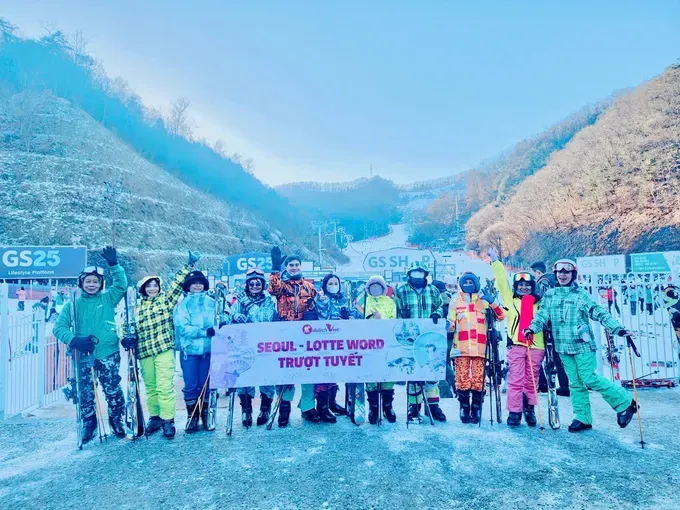 doan-khach-vn-tham-quan-truot-tuyet-tai-han-quoc-do-cong-ty-du-lich-viet-thuc-hien-2822.jpg