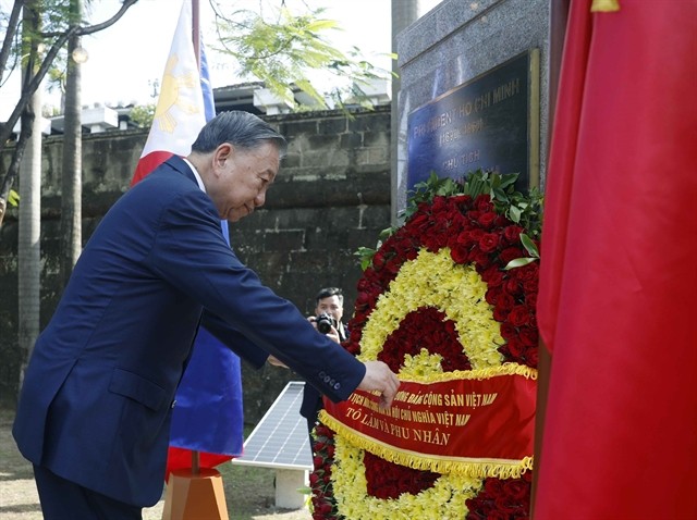 506716_5494760184166734_vna_potal_top_vietnamese_leader_spouse_pay_floral_tribute_to_president_ho_chi_minh_in_manila_8796535.jpg