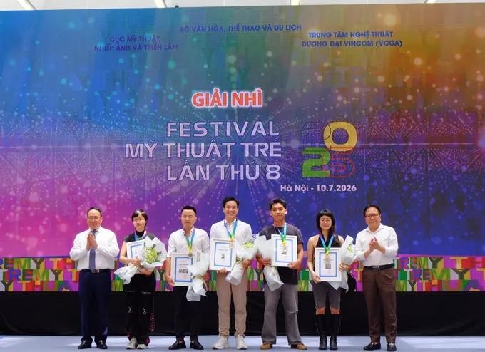tac gia-phuong thuy.jpg
