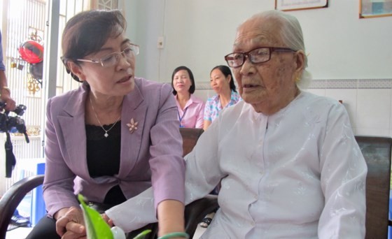 City leaders visit policy families ảnh 5