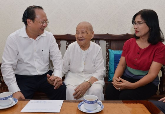 City leaders visit policy families ảnh 3