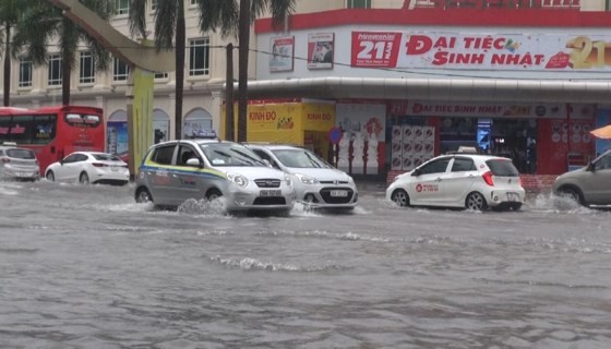 Downpour causes serious flooding in Thanh Hoa ảnh 1