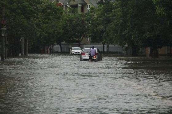 Downpour causes serious flooding in Thanh Hoa ảnh 2