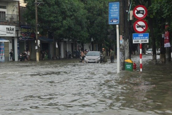 Downpour causes serious flooding in Thanh Hoa ảnh 3