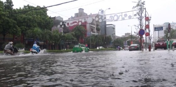 Downpour causes serious flooding in Thanh Hoa ảnh 4