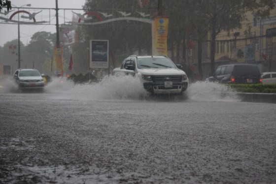 Downpour causes serious flooding in Thanh Hoa ảnh 6
