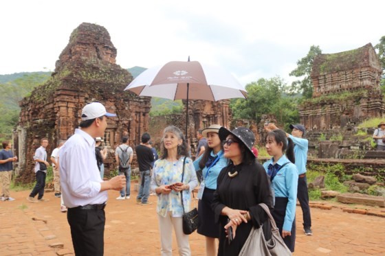 APEC ministers' excellency experience cultural heritage of Quang Nam  ảnh 11