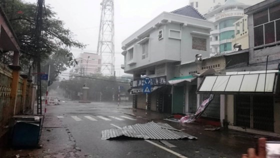 PM directs typhoon-hit areas to urgently deal with rain & flooding ảnh 1