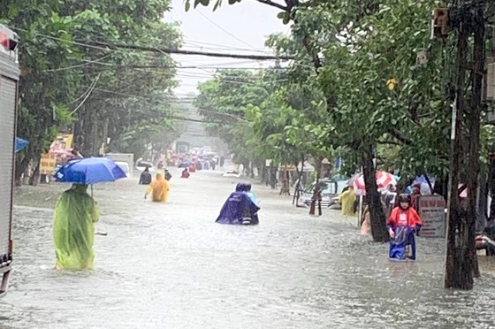 Floodwater raising in central region  ảnh 8