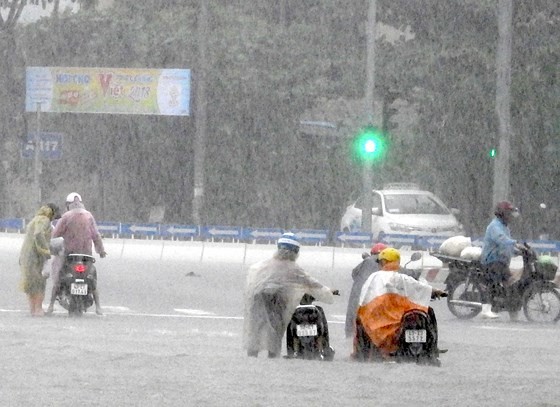Floodwater raising in central region  ảnh 2