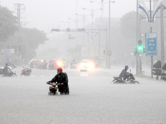 Floodwater raising in central region  ảnh 3