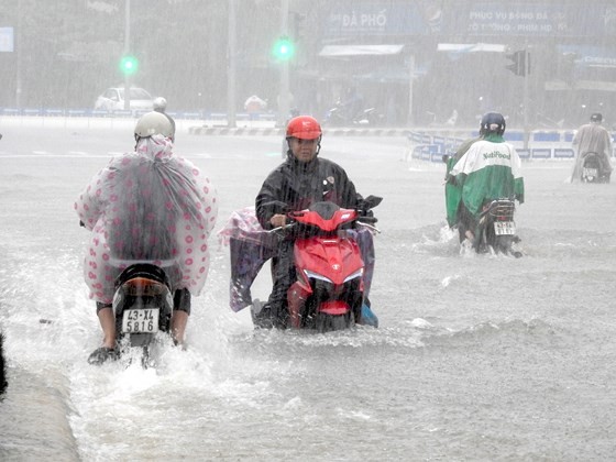 Floodwater raising in central region  ảnh 4