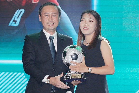 Nguyen Quang Hai wins 2018 Golden Ball Awards   ảnh 9